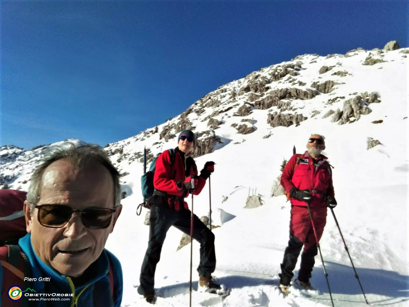 49 Al Passo 'La forca' (1848 m) con vista in Cima Alben selfie con gli amici Aldo e Giancarlo.jpg